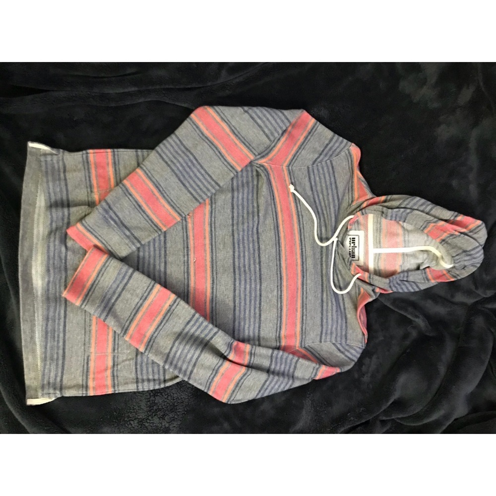 Long sleeve hooded t-shirt